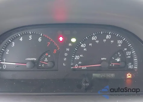 2004 Toyota Camry Le z USA, uszkodzony, nr VIN 4T1BE30K84U371222